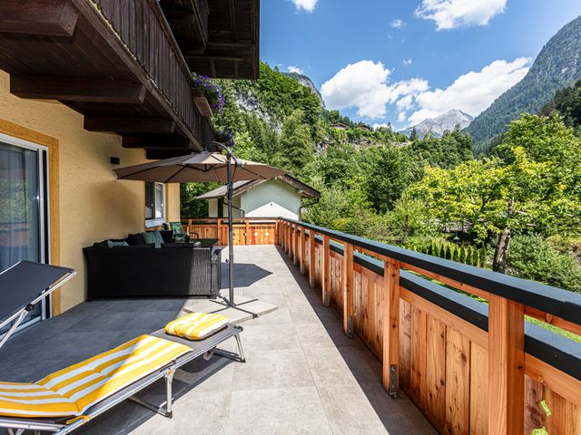 Klamm Lodge